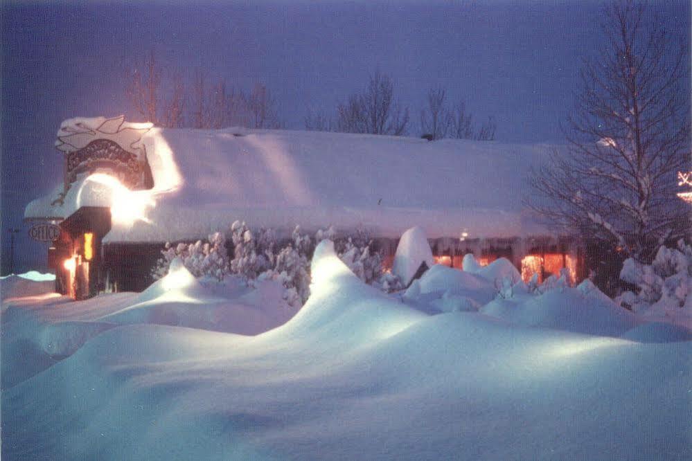 Whistling Swan Motel East Glacier Park Village ภายนอก รูปภาพ