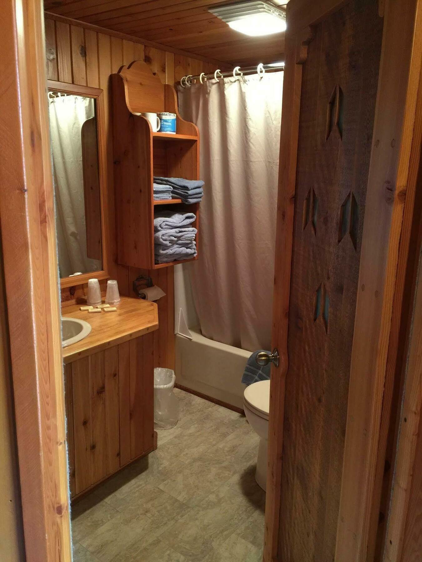 Whistling Swan Motel East Glacier Park Village ภายนอก รูปภาพ