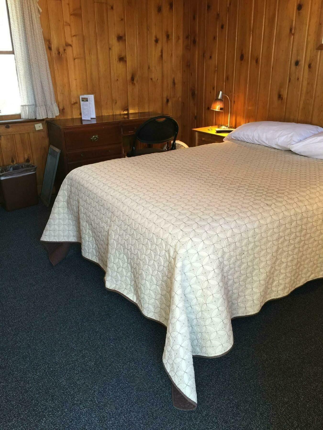 Whistling Swan Motel East Glacier Park Village ภายนอก รูปภาพ