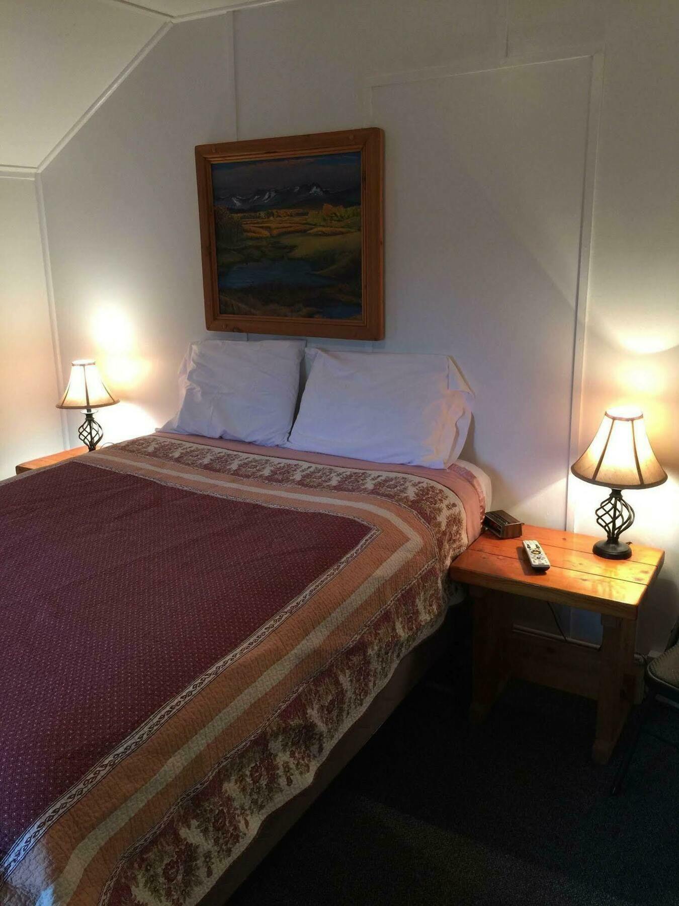 Whistling Swan Motel East Glacier Park Village ภายนอก รูปภาพ